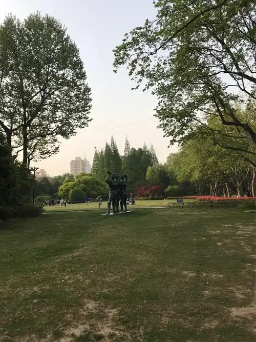 2018年4月11日长宁区中山公园,华东政法大学的重游故地