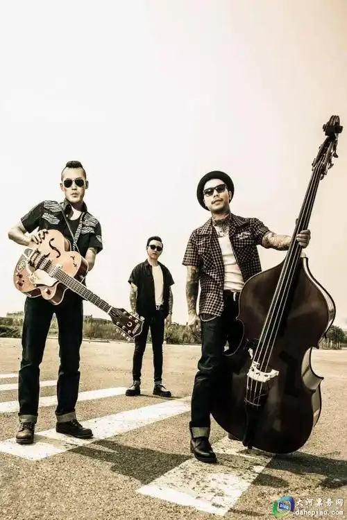 bowling)中国首席rockabilly乐队,以50年代的经典猫王造型,低音提琴