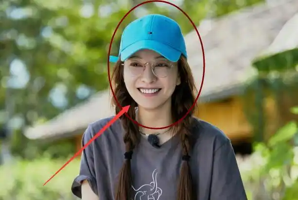 吴昕上《向往》素颜,眼皮宽度亮了,一口"模型牙"自带打光效果