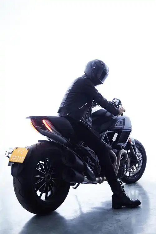 姚琛帅气机车大片写真图片47