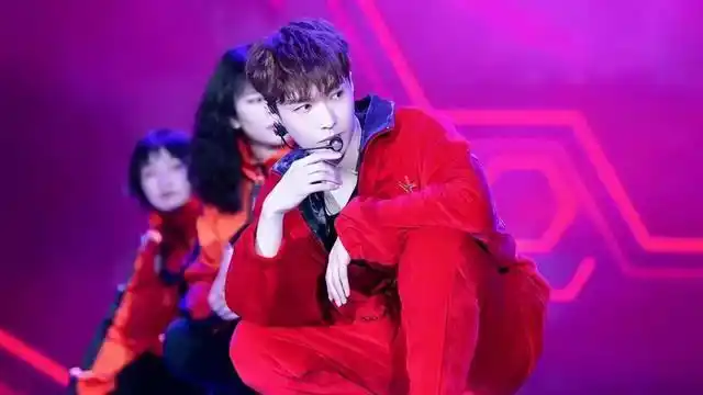 张艺兴星盘分析事业未来,张艺兴八字命中妻子