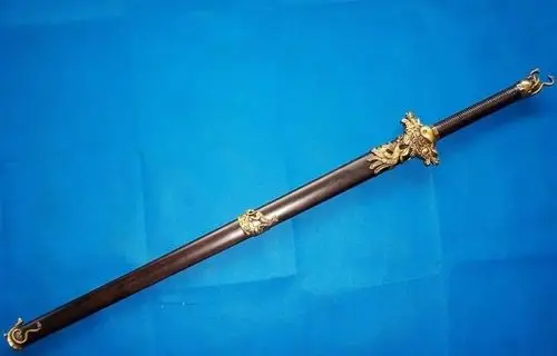 为什么都说从乾隆墓中挖出的九龙宝剑是一把邪门利器?