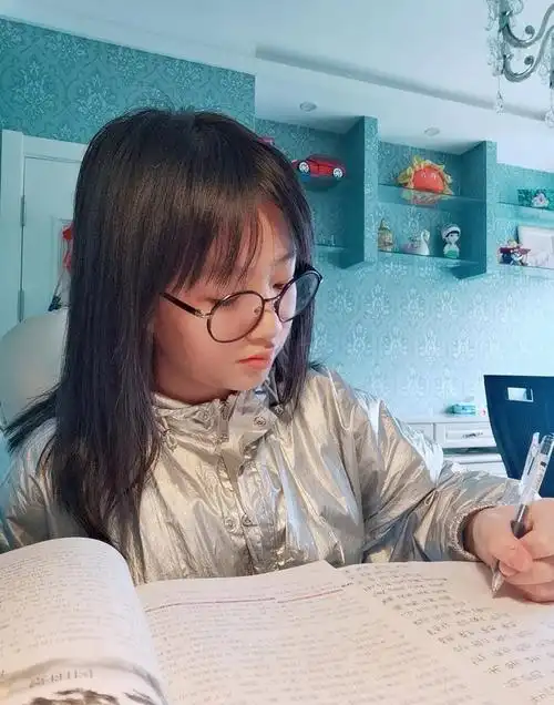 《绝代双骄》里的江琴就是他↓销魂泡面头也帅(bushi)↓真的很会娶!