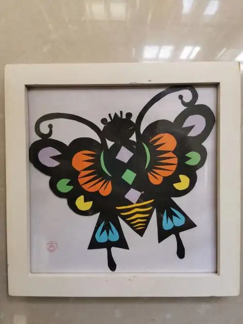 套色剪纸和单色剪纸的区别