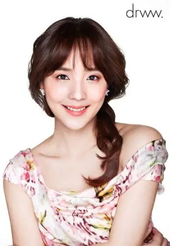 韩星柳真拍写真 橘色彩妆甜美吸睛(图)