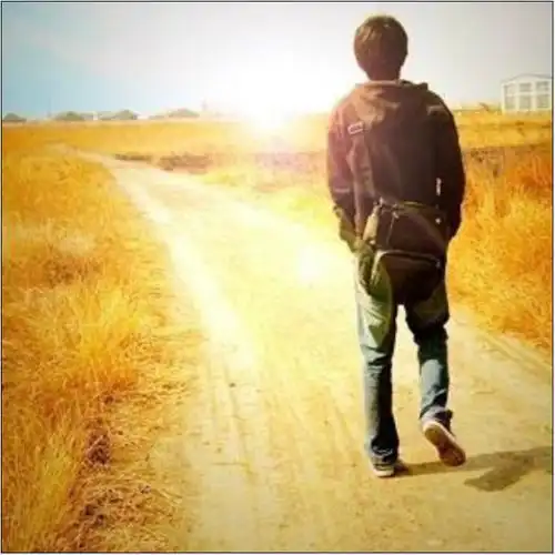 谁有一个男生离开的背影的头像高清的