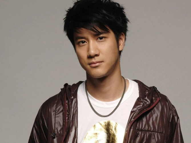 王力宏的家世非常的厉害,他虽然出生于美国,但家里也是书香世家,很多