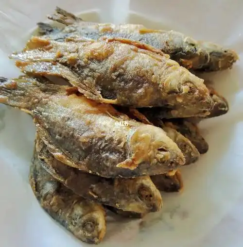 油炸香酥鲫鱼