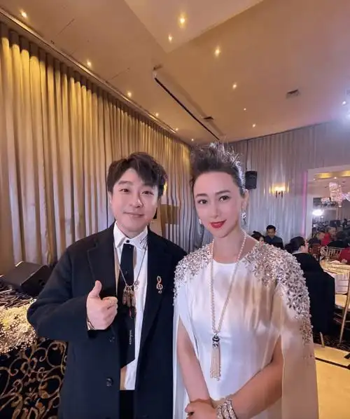 87岁tvb台柱庆祝钻石婚群星到贺,翁虹盛装赴会,温兆伦带女儿露脸_杜平