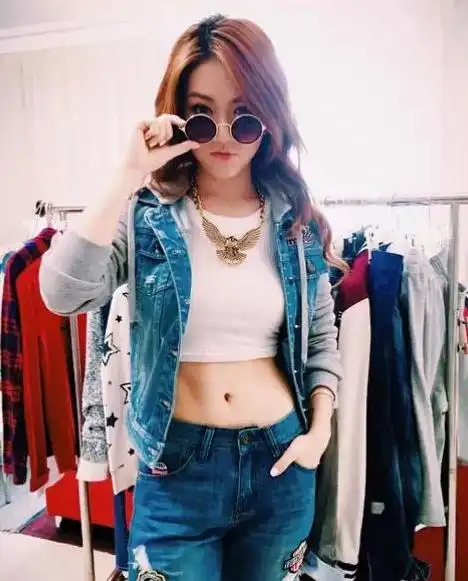 邓紫棋健身照爆红性感马甲线秒杀一大片