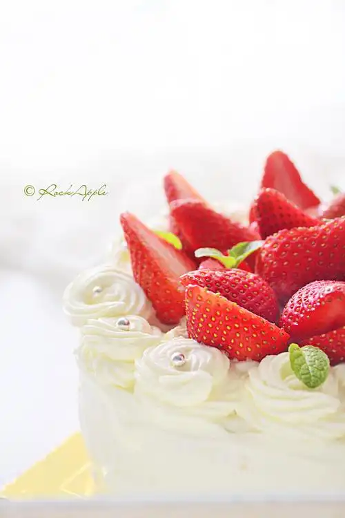 最爱你那份无修饰的自然美草莓奶油蛋糕