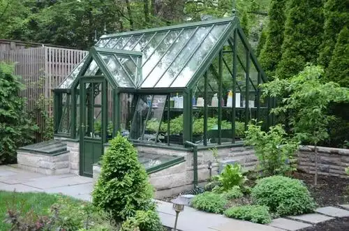 在院子露台diy一个温室四季都可以种热带花