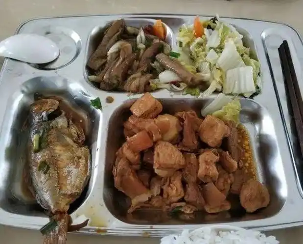 工厂食堂照片"曝光",揭开工厂残酷真相!_伙食