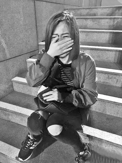 养了21年的闺女从没来过月经医生的话让女孩彻底崩溃