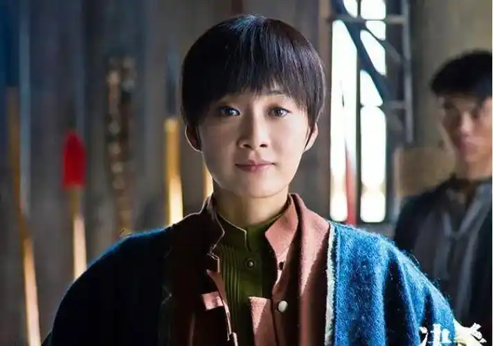 演员徐翠翠(演员徐梵溪:出道16年,前男友娶李小冉,改名也不红)-静雅