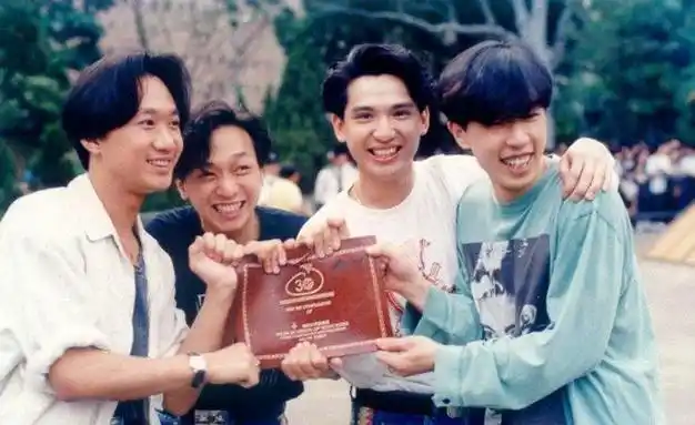 事实证明曾战胜beyond让黄家驹怒摔奖杯的草蜢已去往另一条路