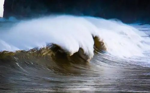 一波汹涌的海浪来袭,高清壁纸,风景图片-回车桌面