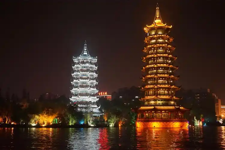 多上几张双塔美景,以不负此行