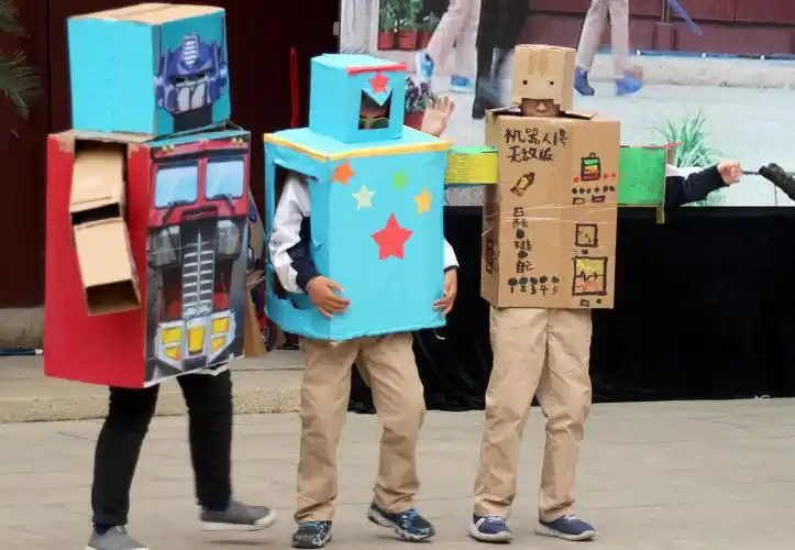 苏州市平江实验学校上演"环保时装秀"