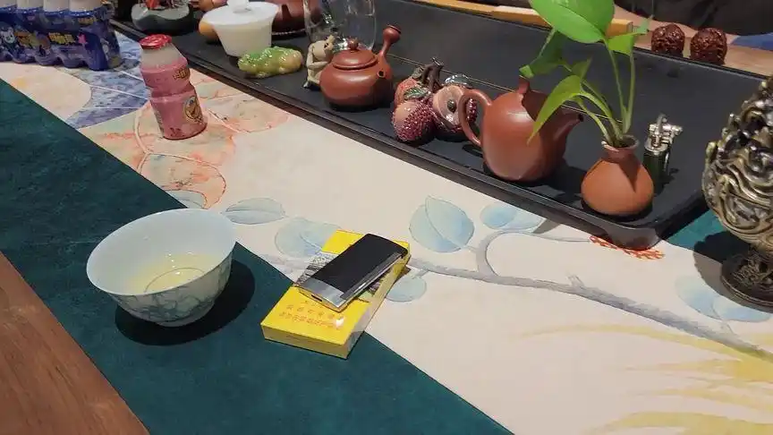 宇宙的有趣我才不在意 茶已泡好,欢迎各位老板来办公室喝茶