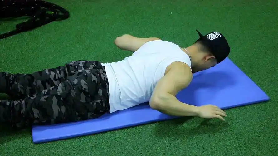 在家如何训练背部肌肉?教你五个在家练背部的动作,简单又实用