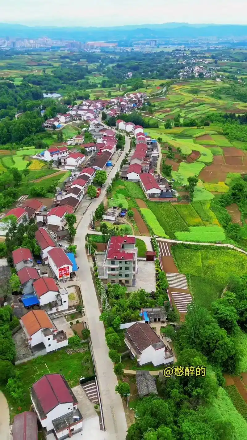 航拍洋县戚氏街道办上赵村