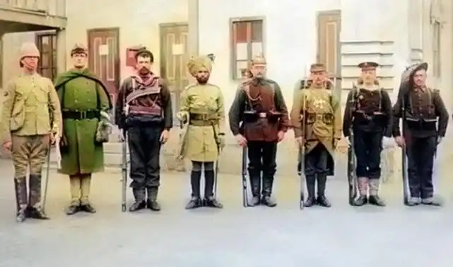 八国联军侵华老照片:图1是总指挥瓦德西,图5当街斩首义和团!