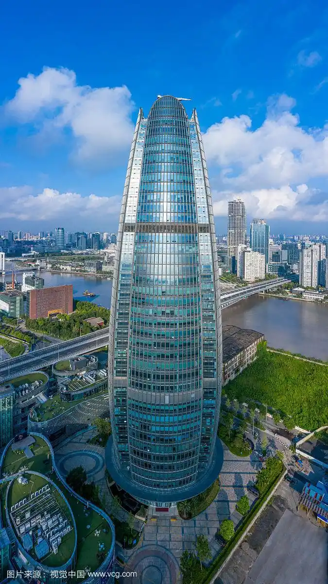 夏天航拍浙江省宁波市三江口老外滩财富中心建筑群都市风光