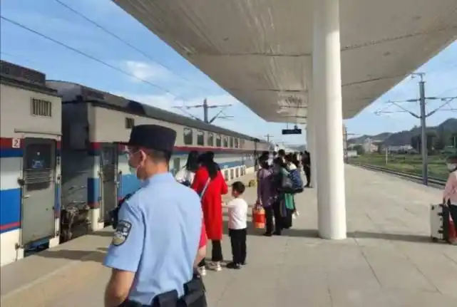 美人县米脂火车站全面装修如火如荼