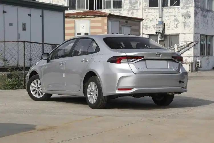 实拍卡罗拉(省油"王",家用省心低价高配三厢丰田车,均衡好车,实拍