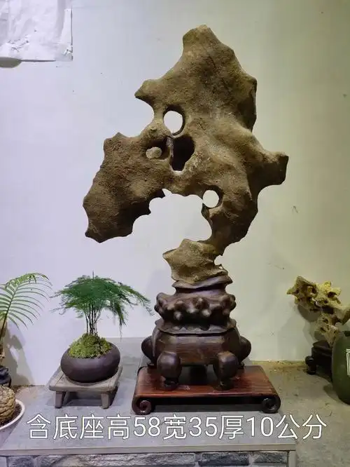 小巧精致的太湖石摆件