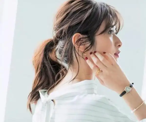 扎起头发就暴露脸型还显脸大原来马尾辫是有角度的