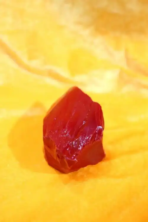 p>红色陨石在发现的众多陨石当中当属最罕见之物无论重量,外观都属于