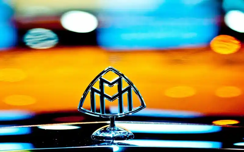 迈巴赫车标壁纸