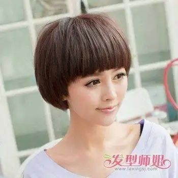 女生蘑菇头发型图片