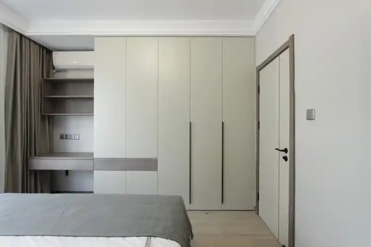 定制家具的柜门用平板门还有浮雕门好