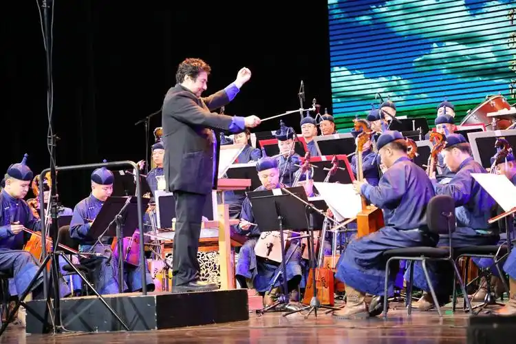 马头琴演奏家达日玛作品音乐会奏响青城