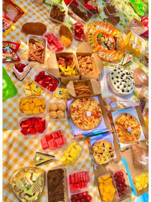 今日野餐四倍快乐周末美食阳光和朋友