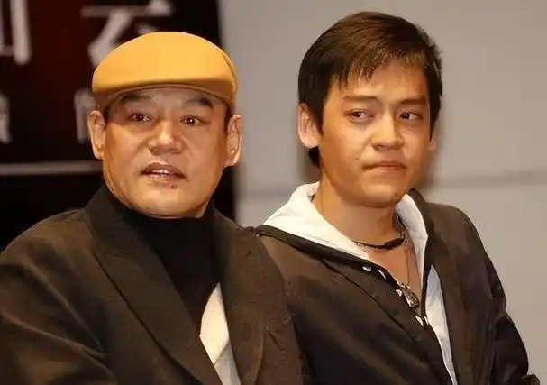 离婚后抱着儿子大哭差点流落街头,如今儿子是他的骄傲_王子异_生活