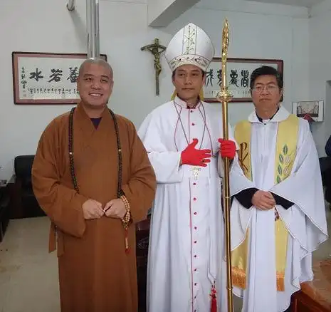 韩主教与宽严法师,苏神父合影