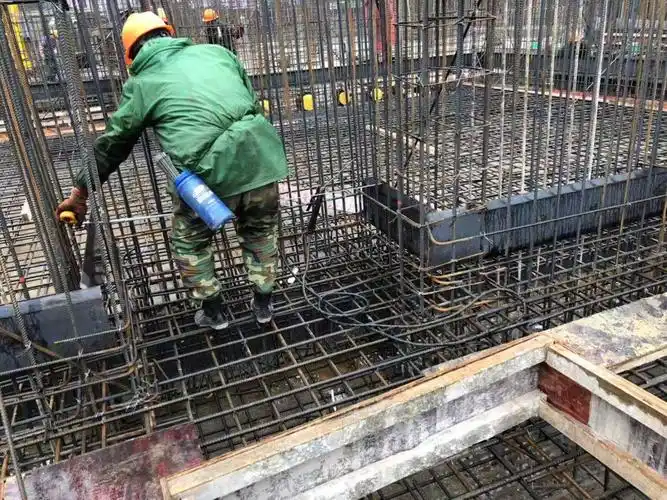 10区块止水钢板安装焊接