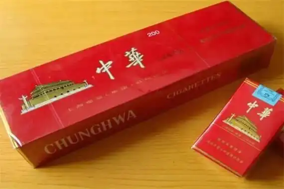 而软包中华烟的售价是65元一包,这款香烟的烟气浓郁,口感纯正刺激性