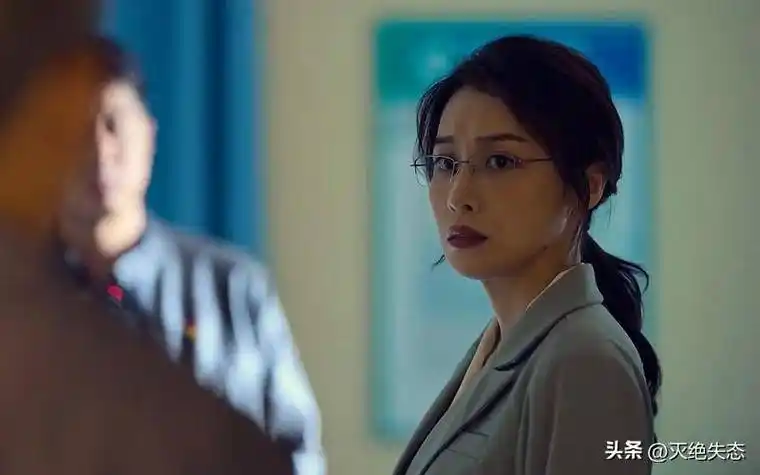 也比曾黎年轻,可于和伟2次合作都没让她火