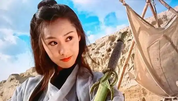 越来越多的绝色佳人登上大屏幕,手摇铃铛,闭目一笑,紫霞仙子朱茵因