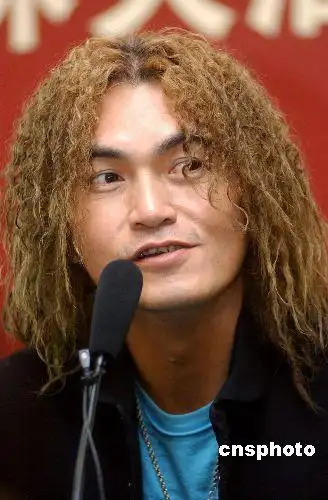 组图迪克牛仔济南进行专辑内地首轮宣传