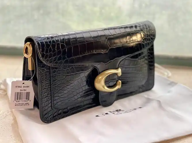 个 我这收到的是第7个"我母上的第一个鳄鱼皮" 争取下次买爱马仕05