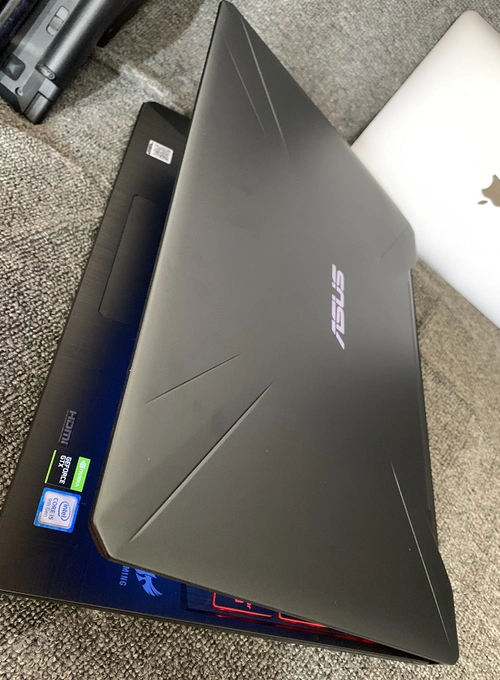 [跳蚤市场]华硕fx95g 吃鸡游戏本电脑! 成色好!