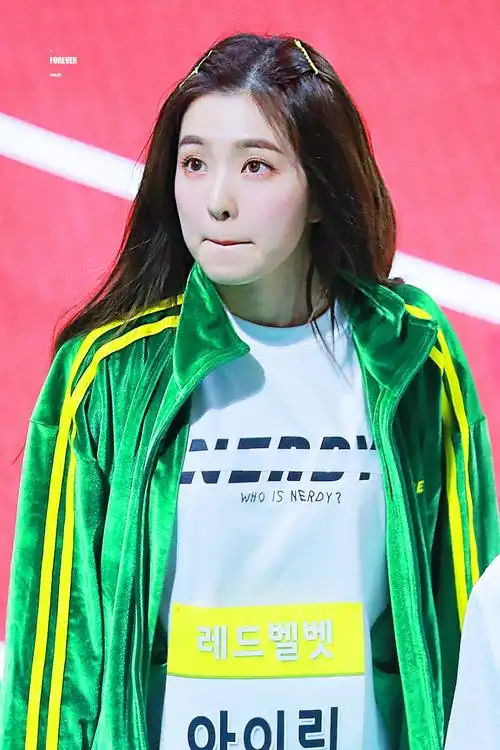 偶像运动会艾琳高清饭拍