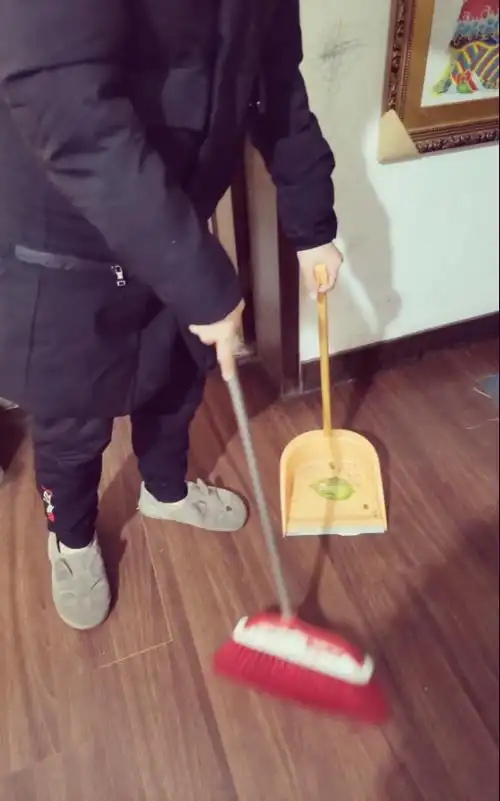 初二班六组晒家务劳动