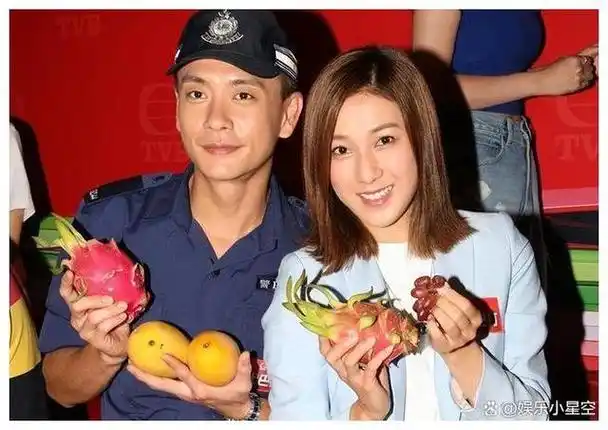 钟嘉欣:被称"人间尤物",巅峰期退圈结婚,丈夫身份令人